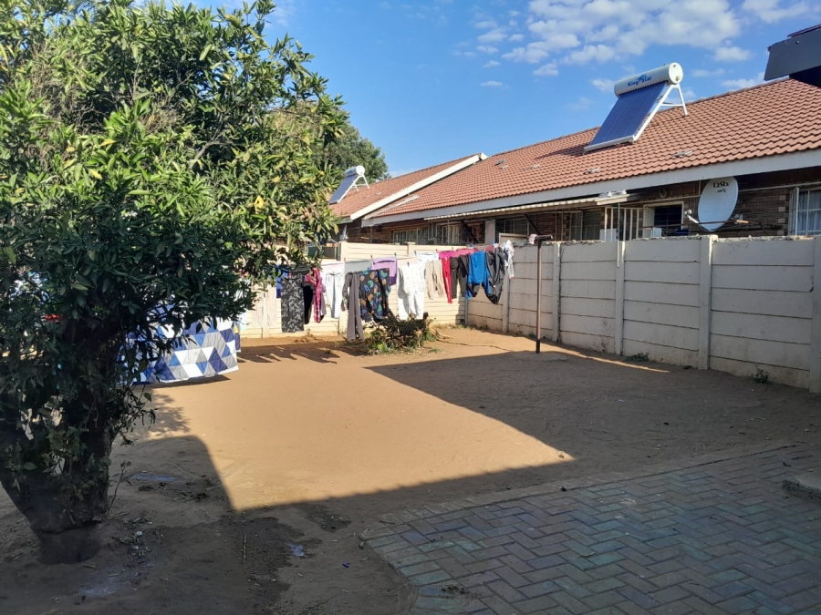 4 Bedroom Property for Sale in Oos Einde North West